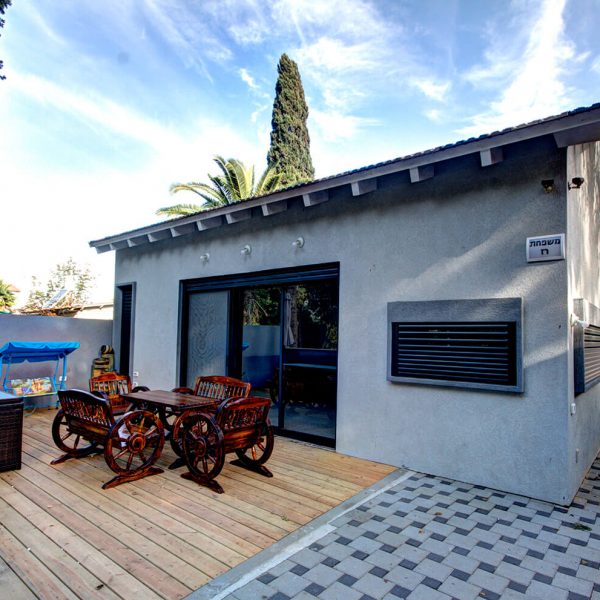 תמונה 622 בניה קלה, בנייה קלה, קרוואנים למגורים, בניית מבנים ניידים, מבנים יבילים, מבנה יביל, ממד יביל, מבנה יביל למגורים, מכולת משרד, קבלן בניה קלה, עמדת שומר, בתים יבילים, בית בבניה קלה, משרד נייד, בניה קלה למגורים